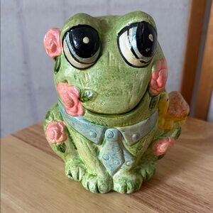 Whimsical Vintage Green Frog Bank